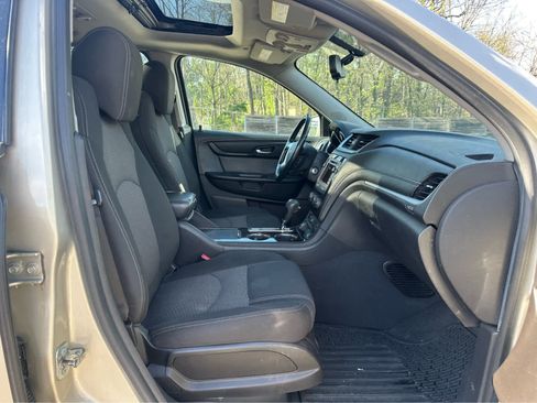 Used 2016 Chevrolet Traverse LT w/ Style and Technology Package AWD/4WD image 21