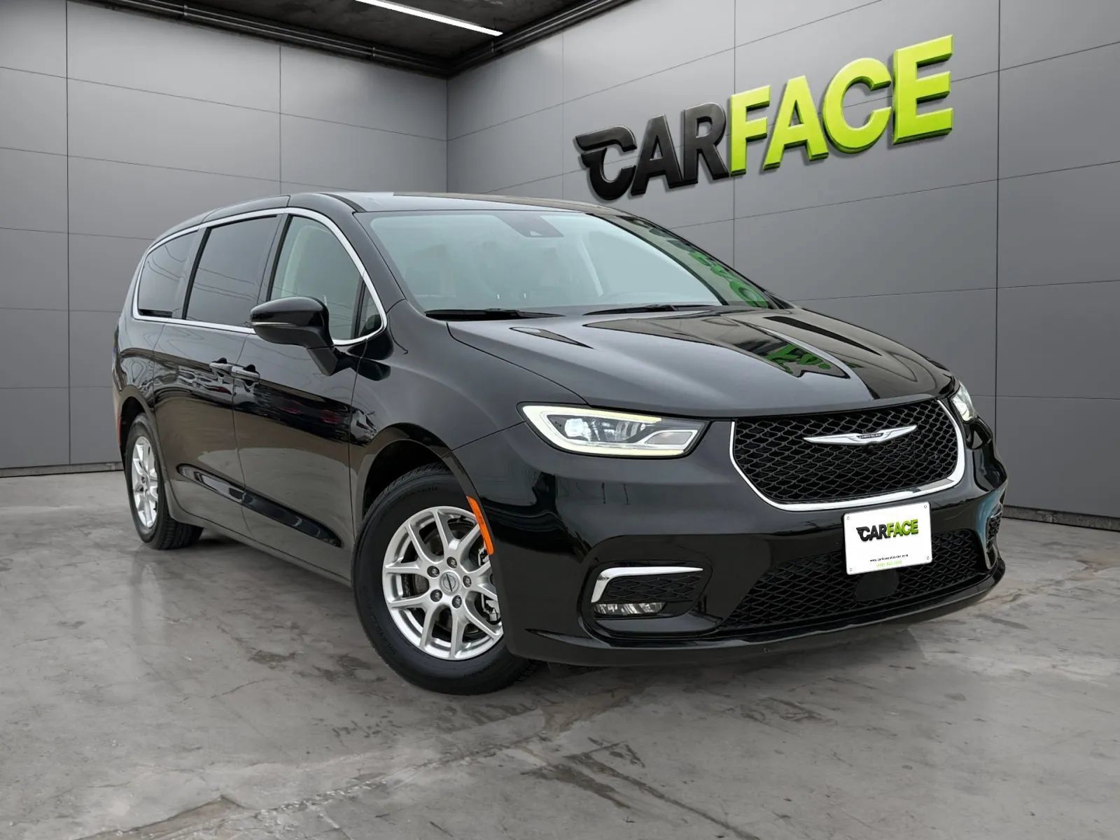 Used 2023 Chrysler Pacifica Touring-L FWD image 1