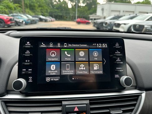 Used 2019 Honda Accord Touring image 11