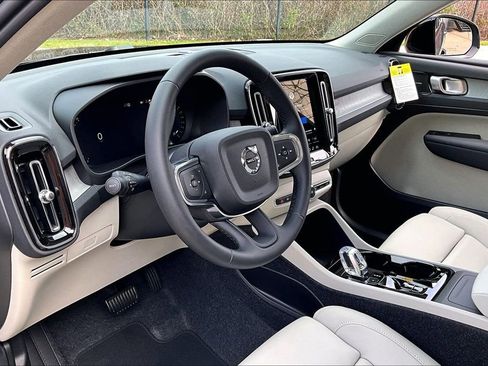 New 2026 Volvo XC40 B5 Plus AWD/4WD image 31
