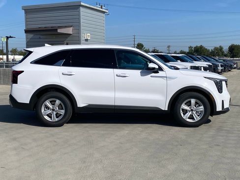 New 2026 Kia Sorento LX image 2