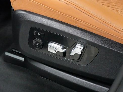 Used 2024 BMW X7 xDrive40i w/ Premium Package AWD/4WD image 34