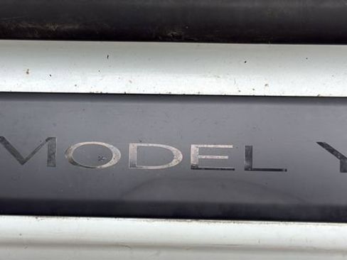 Used 2024 Tesla Model Y 2WD image 17