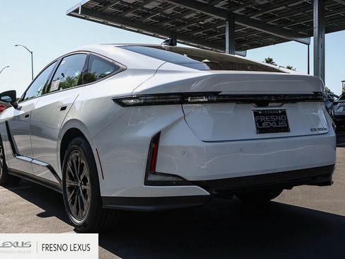 New 2026 Lexus ES 350e FWD image 4