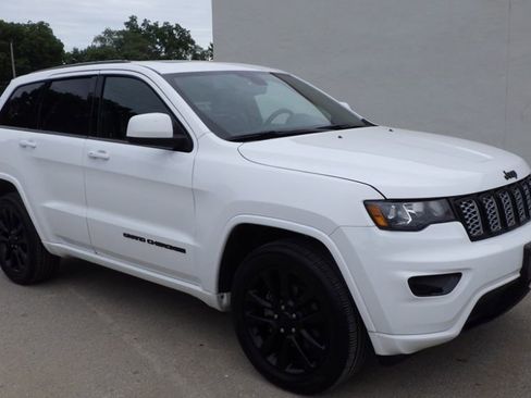Used 2018 Jeep Grand Cherokee Altitude image 6