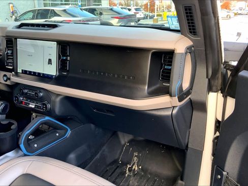 Used 2023 Ford Bronco Wildtrak image 18