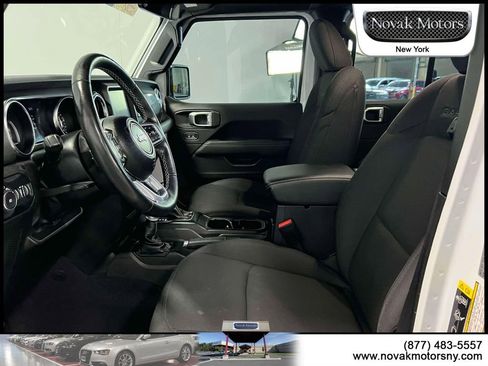 Used 2022 Jeep Wrangler Unlimited Sahara w/ LED Lighting Group AWD/4WD image 16
