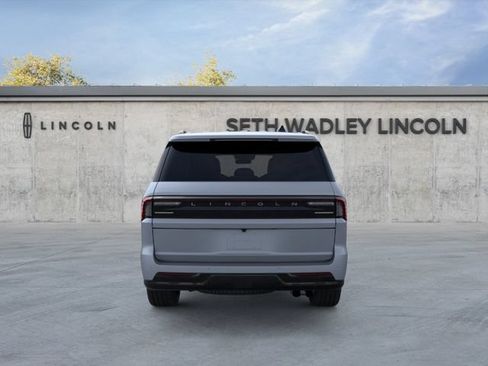 Used 2025 Lincoln Navigator Reserve w/ Jet Appearance Package AWD/4WD image 6