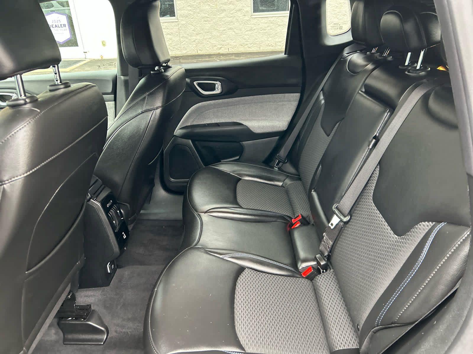 Used 2023 Jeep Compass Latitude w/ Convenience Group AWD/4WD image 24