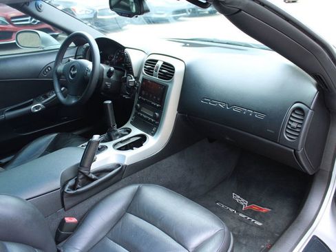 Used 2005 Chevrolet Corvette Coupe w/ Preferred Equipment Group RWD image 16