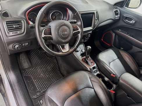 Used 2019 Jeep Compass Trailhawk w/ Leather Interior Group AWD/4WD image 22