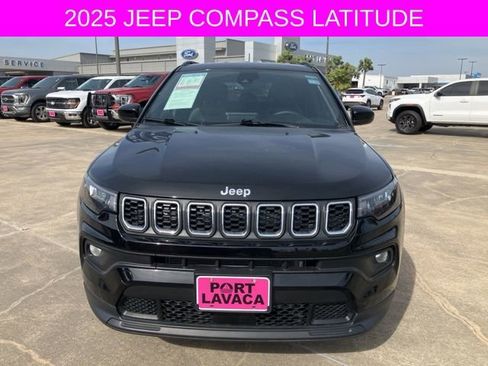 Used 2025 Jeep Compass Latitude w/ Convenience Group image 2