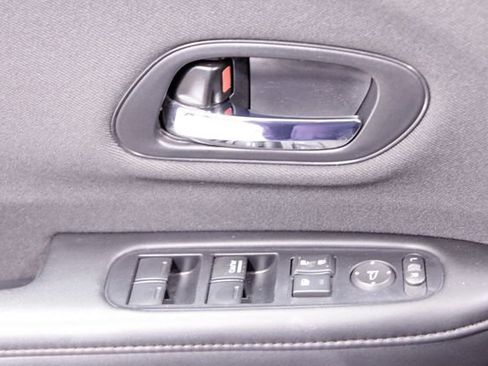 Certified 2022 Honda HR-V LX image 23