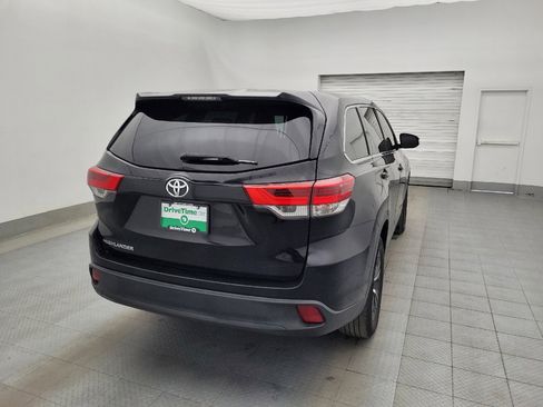 Used 2018 Toyota Highlander LE image 7