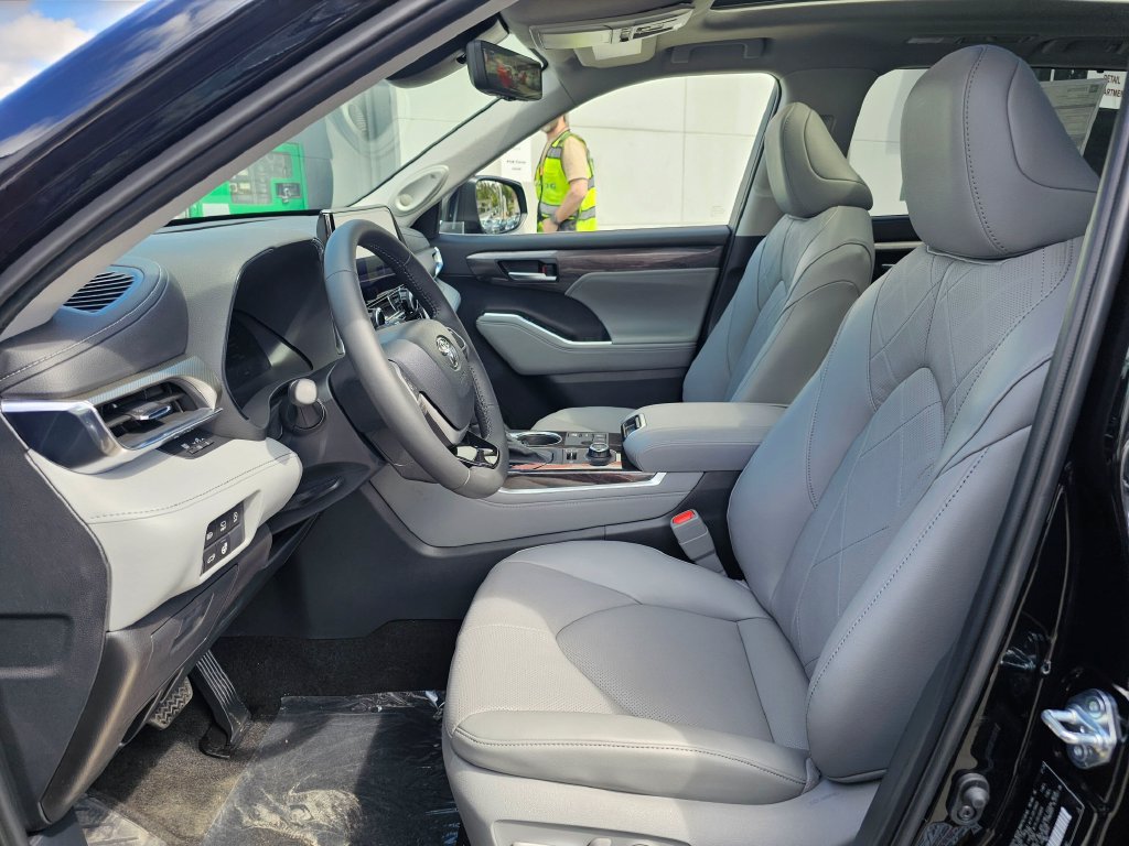 New 2026 Toyota Highlander Platinum AWD/4WD image 21