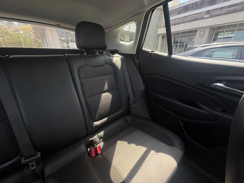 Used 2025 Chevrolet Trax LT image 36