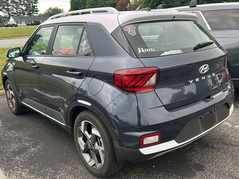 Used 2024 Hyundai Venue Limited FWD image 3