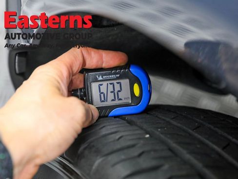 Used 2024 Toyota Venza LE image 27