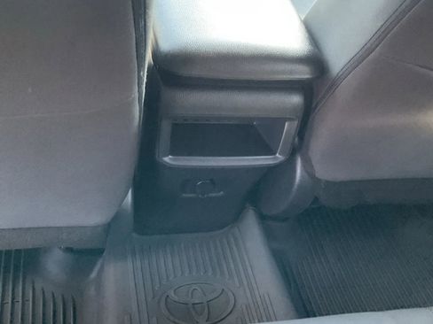 Used 2019 Toyota RAV4 LE image 31