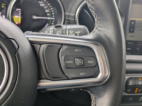 Used 2021 Jeep Wrangler Unlimited Sahara w/ Cold Weather Group image 31