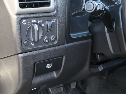 Used 2011 Chevrolet Colorado LT AWD/4WD image 13