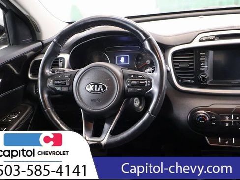 Used 2017 Kia Sorento LX w/ LX Convenience Package image 16