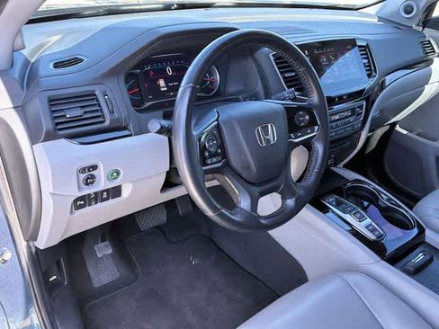 Used 2021 Honda Pilot Touring image 2