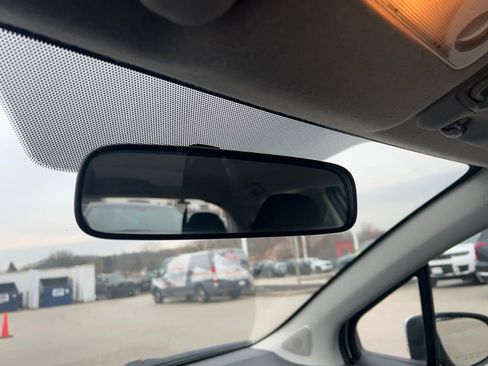 Used 2016 Toyota Yaris L image 18