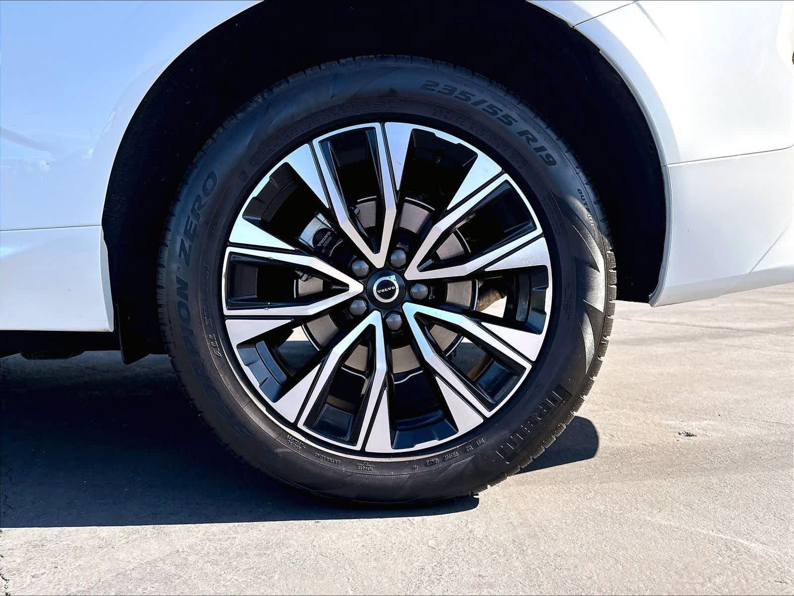 Used 2024 Volvo XC60 B5 Core AWD/4WD image 13
