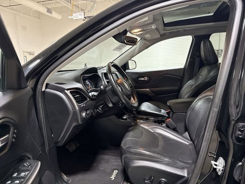 Used 2019 Jeep Cherokee Limited image 21