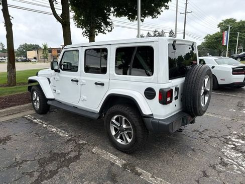 Used 2018 Jeep Wrangler Unlimited Sahara AWD/4WD image 4