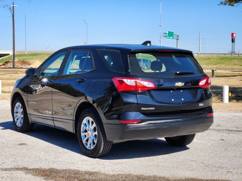 Used 2020 Chevrolet Equinox LS image 5