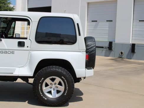 Used 1991 Jeep Wrangler Renegade AWD/4WD image 29
