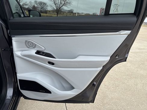 Used 2025 Jeep Wagoneer S Limited AWD/4WD image 19