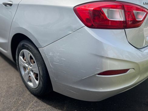 Used 2017 Chevrolet Cruze LS FWD image 15