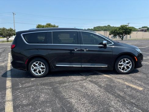 Used 2020 Chrysler Pacifica Limited FWD image 4