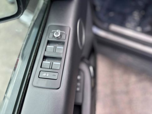Used 2020 Land Rover Discovery HSE AWD/4WD image 18