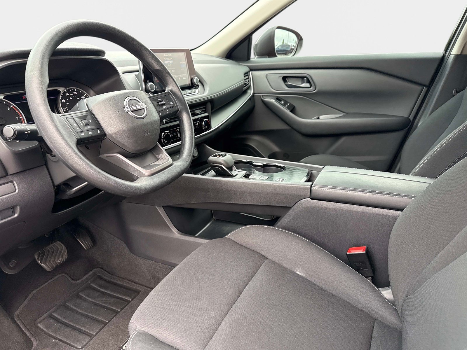 Used 2026 Nissan Rogue S FWD image 32