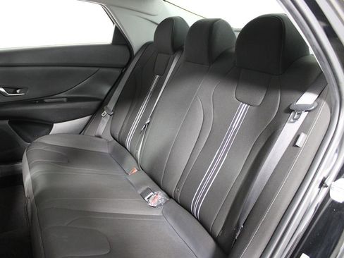 Used 2024 Hyundai Elantra Blue image 23