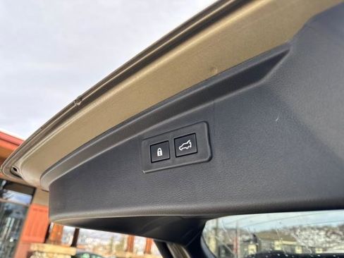 Used 2024 Subaru Outback Premium image 32