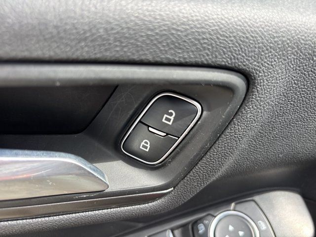Used 2025 Ford Escape SE w/ Class II Trailer Tow Package FWD image 21