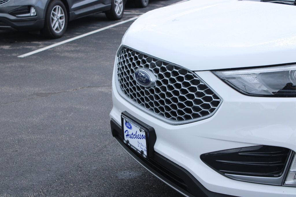 Used 2024 Ford Edge SEL w/ Convenience Package AWD/4WD image 4