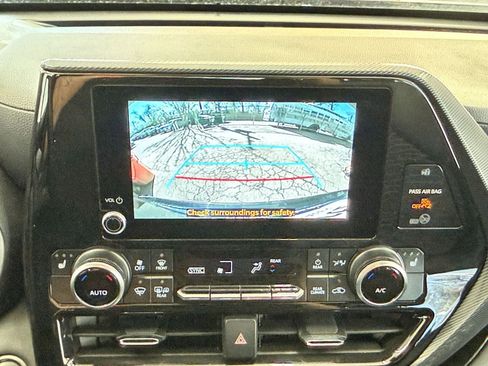 Used 2025 Toyota Highlander XSE image 25