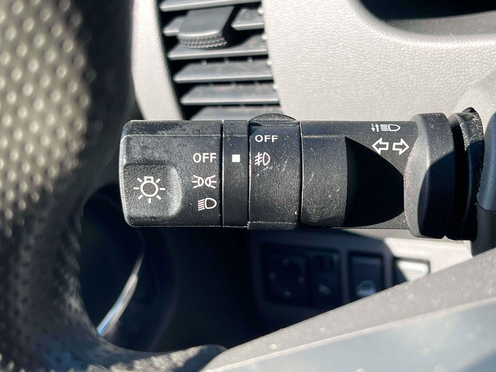 Used 2021 Nissan Frontier SV w/ Midnight Edition Floor Mats AWD/4WD image 10
