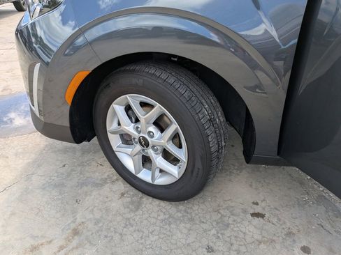 Certified 2025 Kia Soul LX w/ LX Technology Package FWD image 33