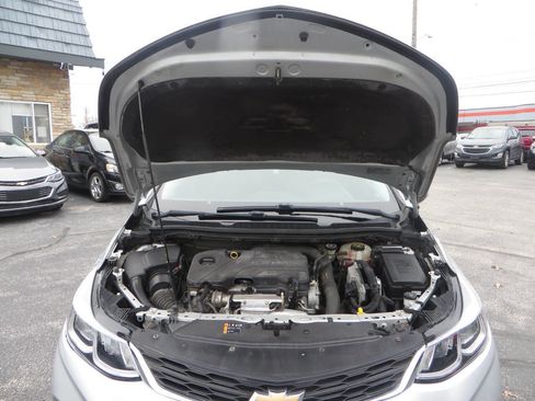 Used 2016 Chevrolet Cruze LT image 9