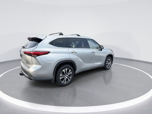 Used 2021 Toyota Highlander XLE image 8