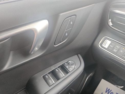 Used 2025 Buick Enclave Sport Touring AWD/4WD image 22