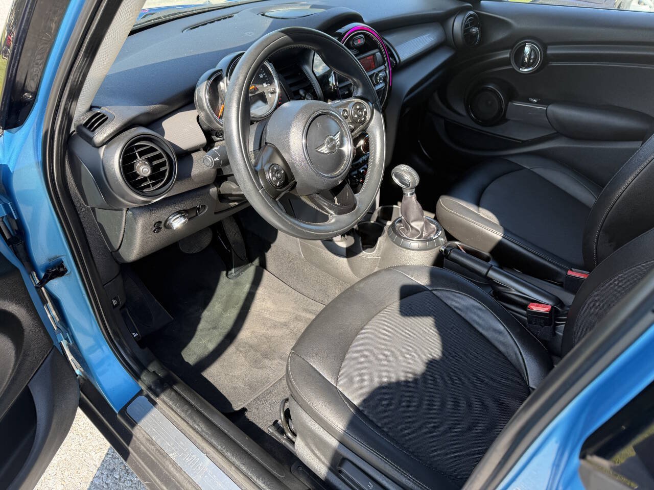 Used 2015 MINI Cooper 4-Door Hardtop FWD image 9