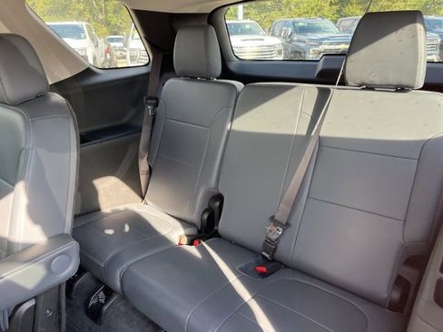 Used 2020 Chevrolet Traverse Premier FWD image 38